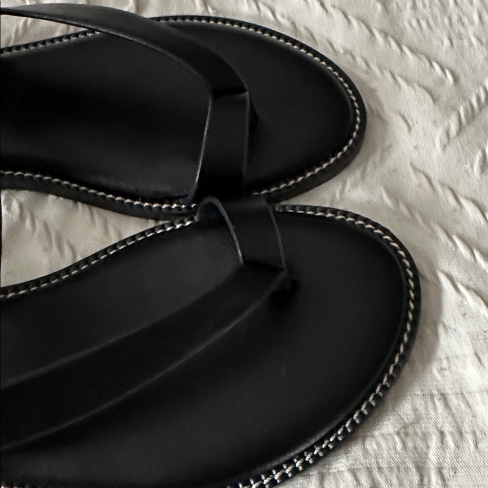 studded Black Sandals
NEW without tags size 7 - Picture 3 of 4